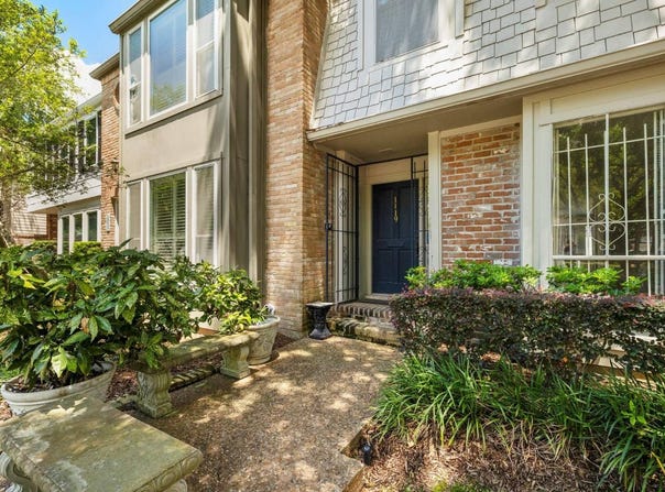 1119 Fountain View Drive, Houston, TX 77057