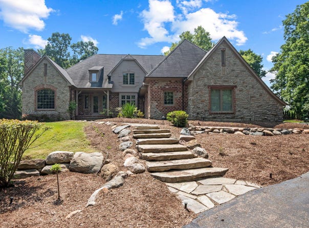 1695 Standish Court, Bloomfield Hills, MI 48302