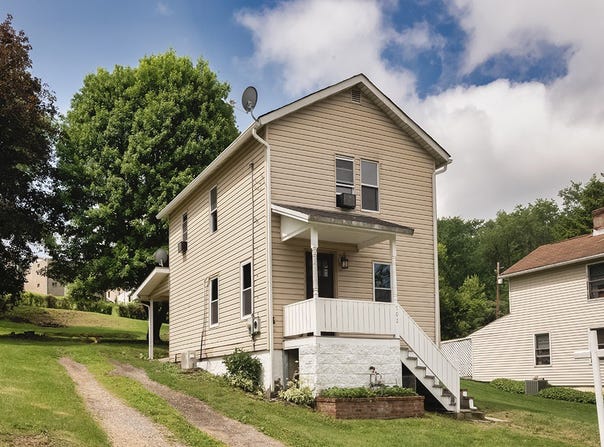 702 Redwood Dr, Cecil, PA 15057
