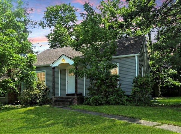 7685 Saratoga Road, Middleburg Heights, OH 44130