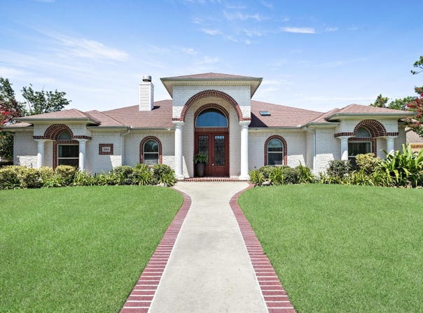 1004 Doornbos Lane, Nederland, TX 77627