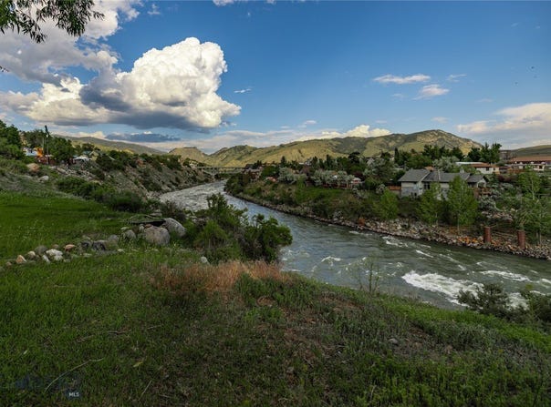 104 Vista Street, Gardiner, MT 59030