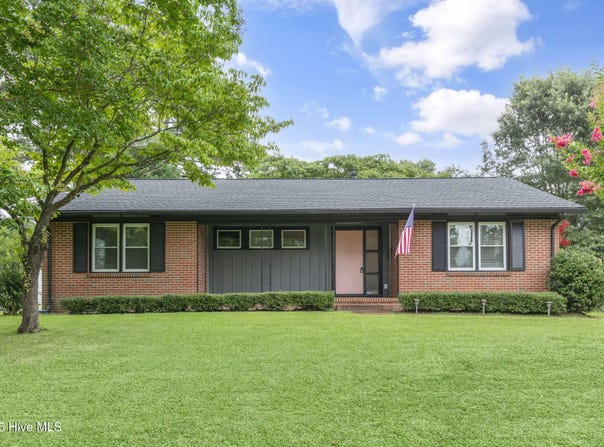606 Hawthorne Lane W, Wilson, NC 27893