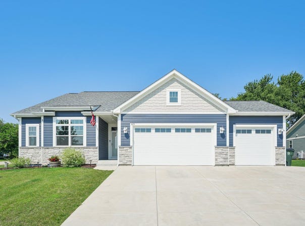 825 Fairway Dr, Twin Lakes, WI 53181