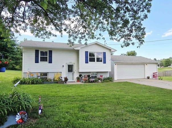 1009 15Th Avenue E, Oskaloosa, IA 52577