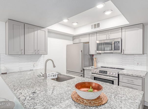 8802 N 8TH Street, Phoenix, AZ 85020