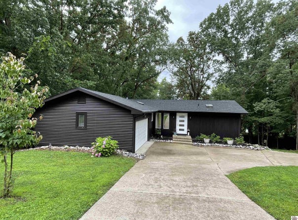 273 Bayshore Dr, Cadiz, KY 42211