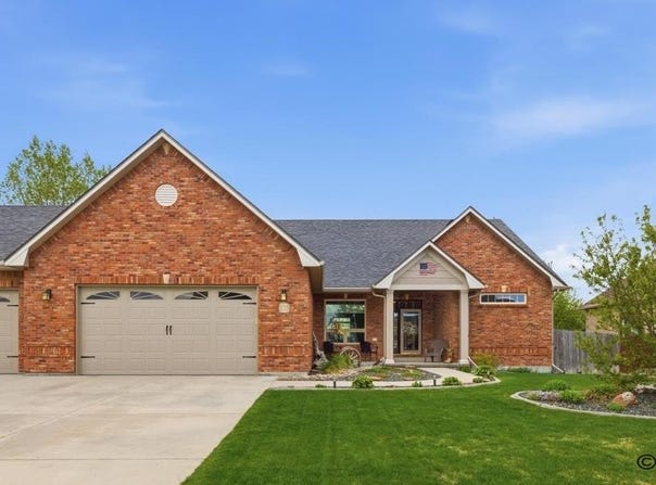903 STERLING DR, Cheyenne, WY 82009
