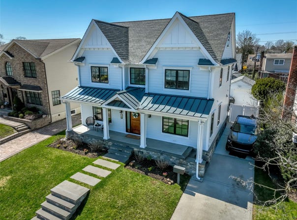 43 Pembrook Drive, Mineola, NY 11501