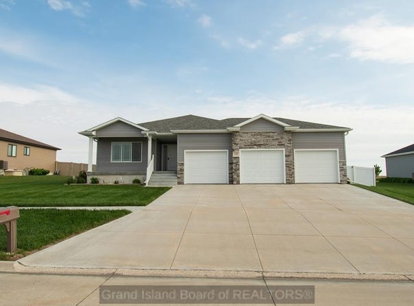 1113 W 33rd St, Hastings, NE 68901