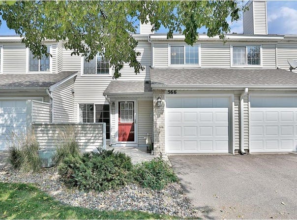 566 Mission Hills Way W, Chanhassen, MN 55317