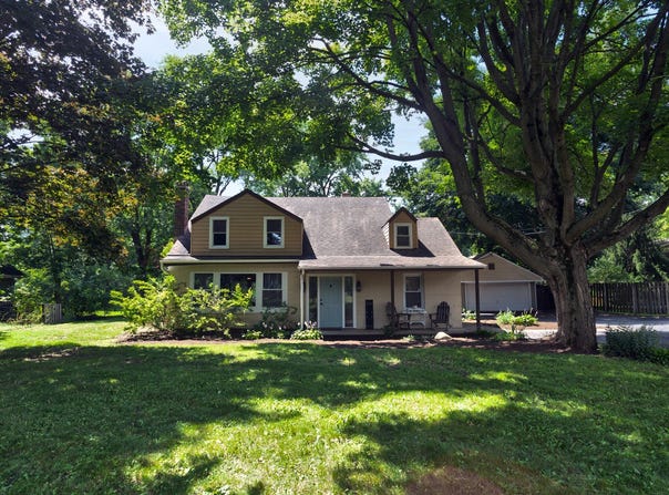 483 E Crystal Lake Avenue, Crystal Lake, IL 60014