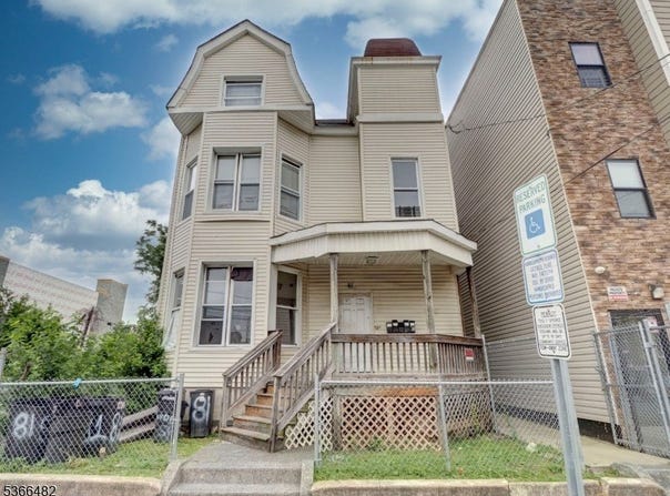 81 Auburn St, Paterson City, NJ 07501-1552