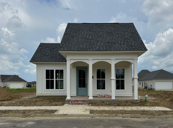 5127 Stonewater Dr, Gonzales, LA 70737