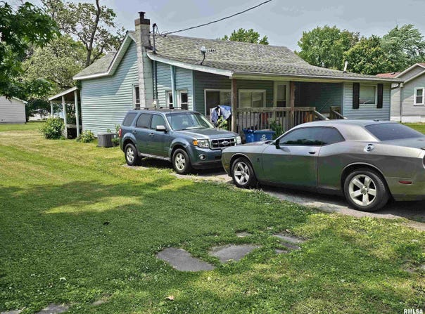 707 S Cockrum Street, Sesser, IL 62884