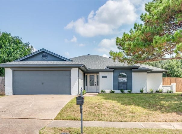 6477 Fairview Drive, Watauga, TX 76148