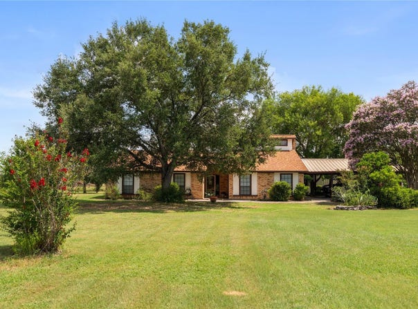 4911 Youngsford Rd, Marion, TX 78124