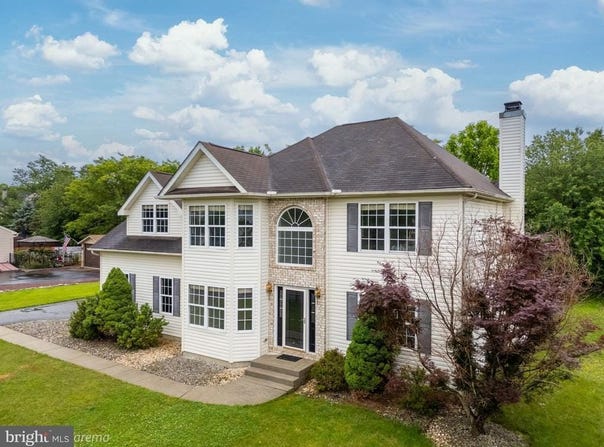 804 BLUE SPRUCE LANE, EASTON, PA 18040