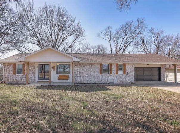 1613 S Main Street, Clinton, MO 64735