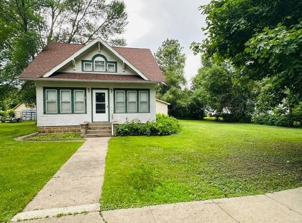 206 2nd Ave, Bellingham, MN 56212