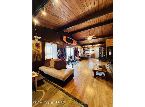 214 Mockingbird Court, Bushkill, PA 18324