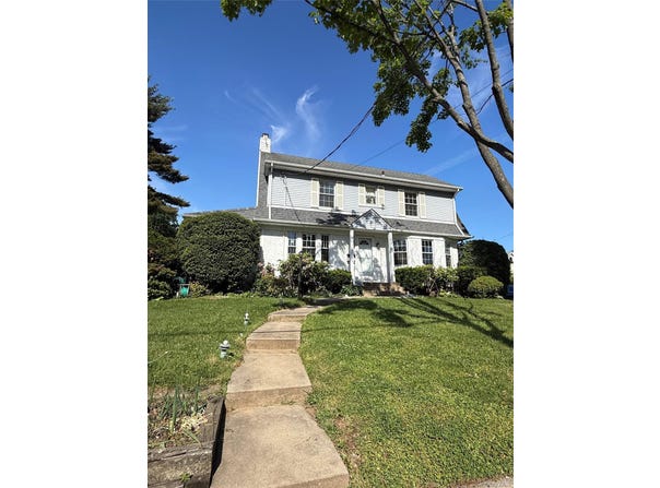 10 Forest Row, Great Neck, NY 11023
