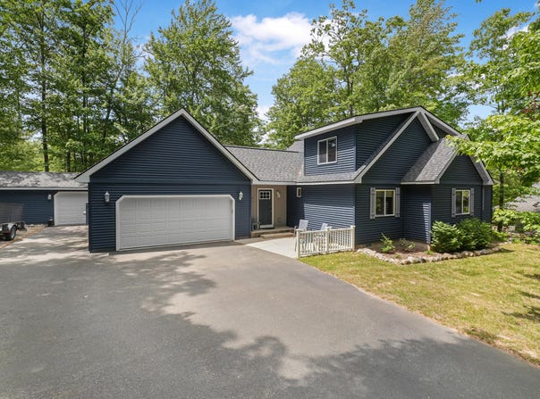 343 Crystal Lane, Roscommon, MI 48653