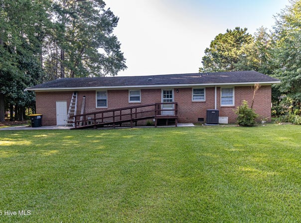 1970 Hullwood Drive, Kinston, NC 28504