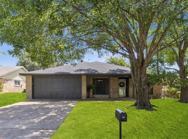 129 Grand Meadow Drive, Fort Worth, TX 76108