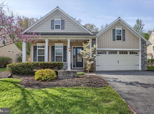 1033 NORTHGATE DRIVE, LEBANON, PA 17042
