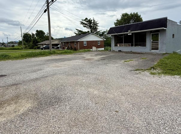 1589 Richmond Road, Irvine, KY 40336