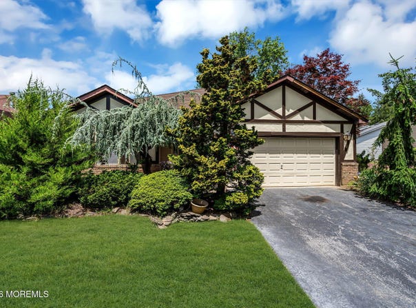 4 Hampton Drive, Marlboro, NJ 07746