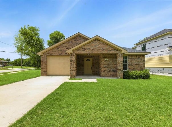 212 Mineral Wells Street, Terrell, TX 75160