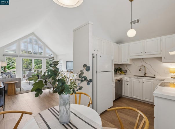 122 Ascot Ct, Moraga, CA 94556