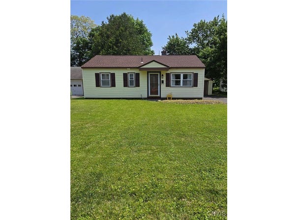 24 Pinecrest Road, Whitestown, NY 13492