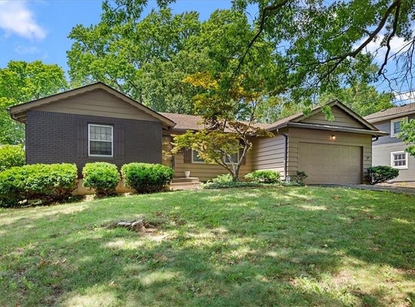 10814 Oak Street, Kansas City, MO 64114