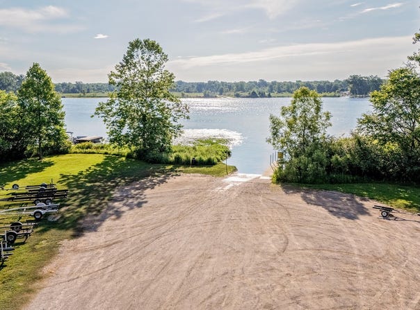 North Drive, Brooklyn, MI 49230