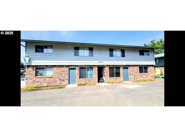587 W BERDINE ST, Roseburg, OR 97471