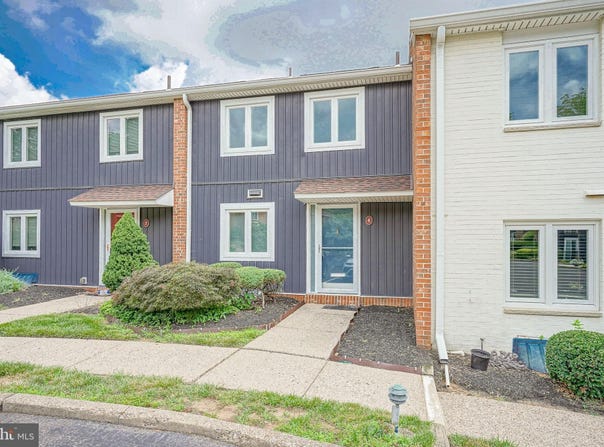 4 W CLOSE, MOORESTOWN, NJ 08057