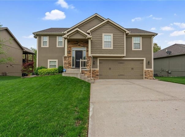 1211 Clear Creek Drive, Kearney, MO 64060