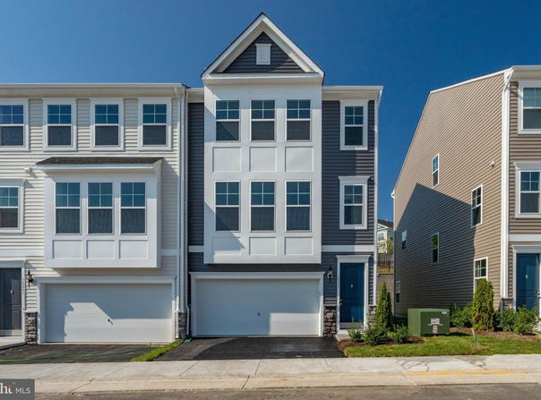 18297 SUMMIT POINTE Drive, TRIANGLE, VA 22172