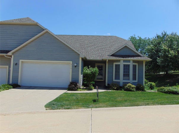 8114 Cobblestone Court, Urbandale, IA 50322