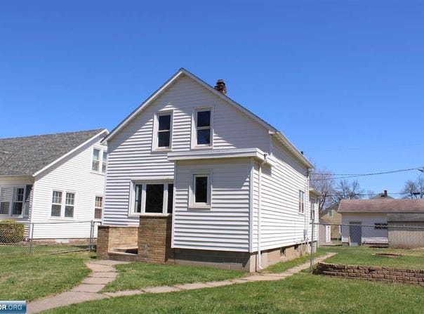 2612 3rd Ave, Hibbing, MN 55746