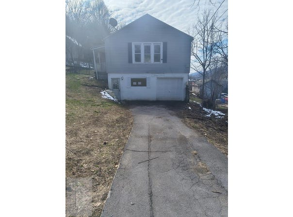 204 Cedar St., BLUEFIELD, WV 24701