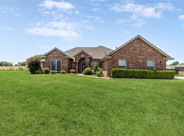 506 Fieldcrest Drive, Chickasha, OK 73018