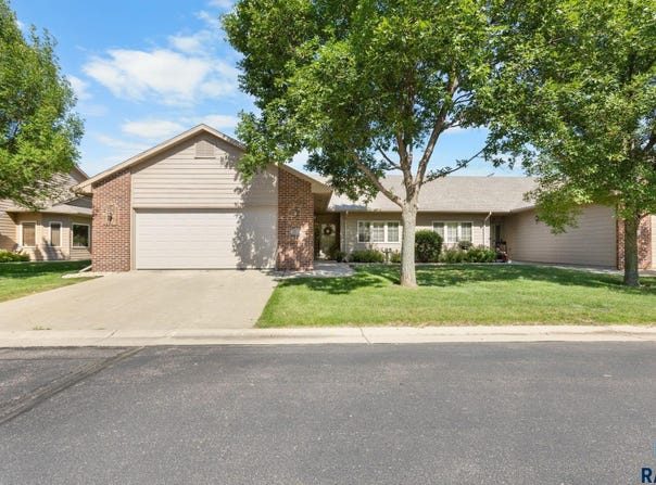 8206 S Brenda Pl, Sioux Falls, SD 57108
