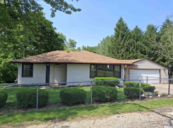 300 E 4TH Street, St David, IL 61563