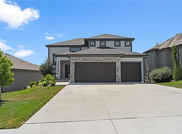 22615 W 87th Terrace, Lenexa, KS 66227