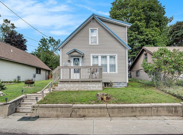 292 6th Avenue, Manistee, MI 49660