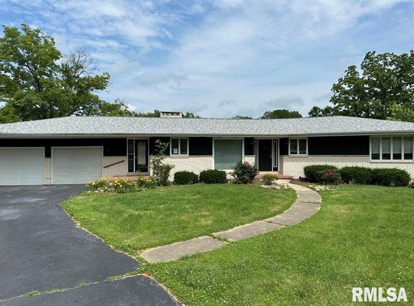 8 Mara Lane, Taylorville, IL 62568